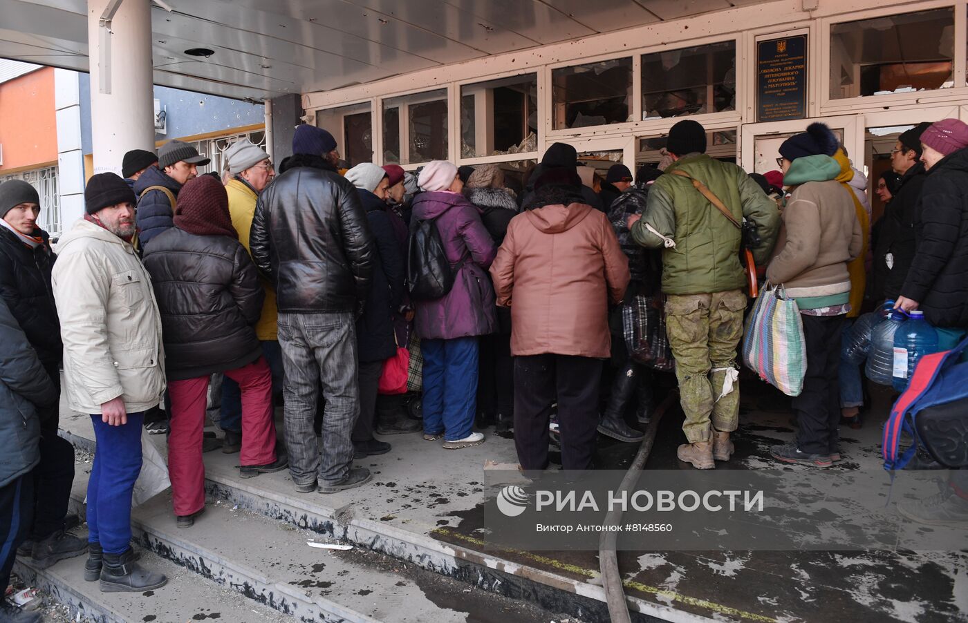 Раздача гумпомощи в Мариуполе