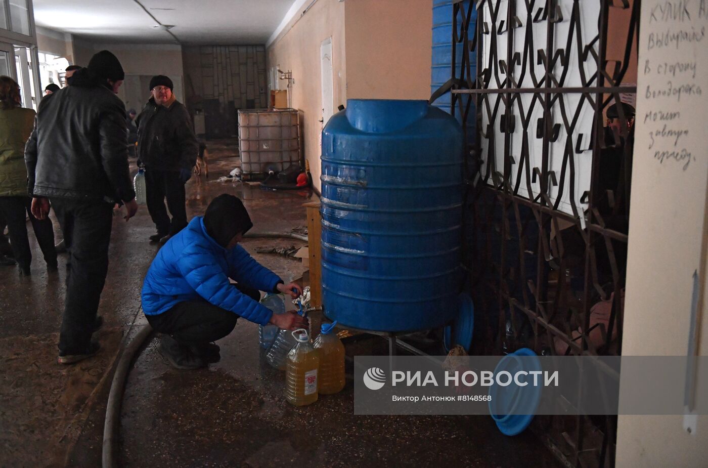 Раздача гумпомощи в Мариуполе