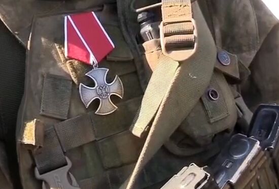 Командующий Восточным военным округом А. Чайко вручил награды военнослужащим