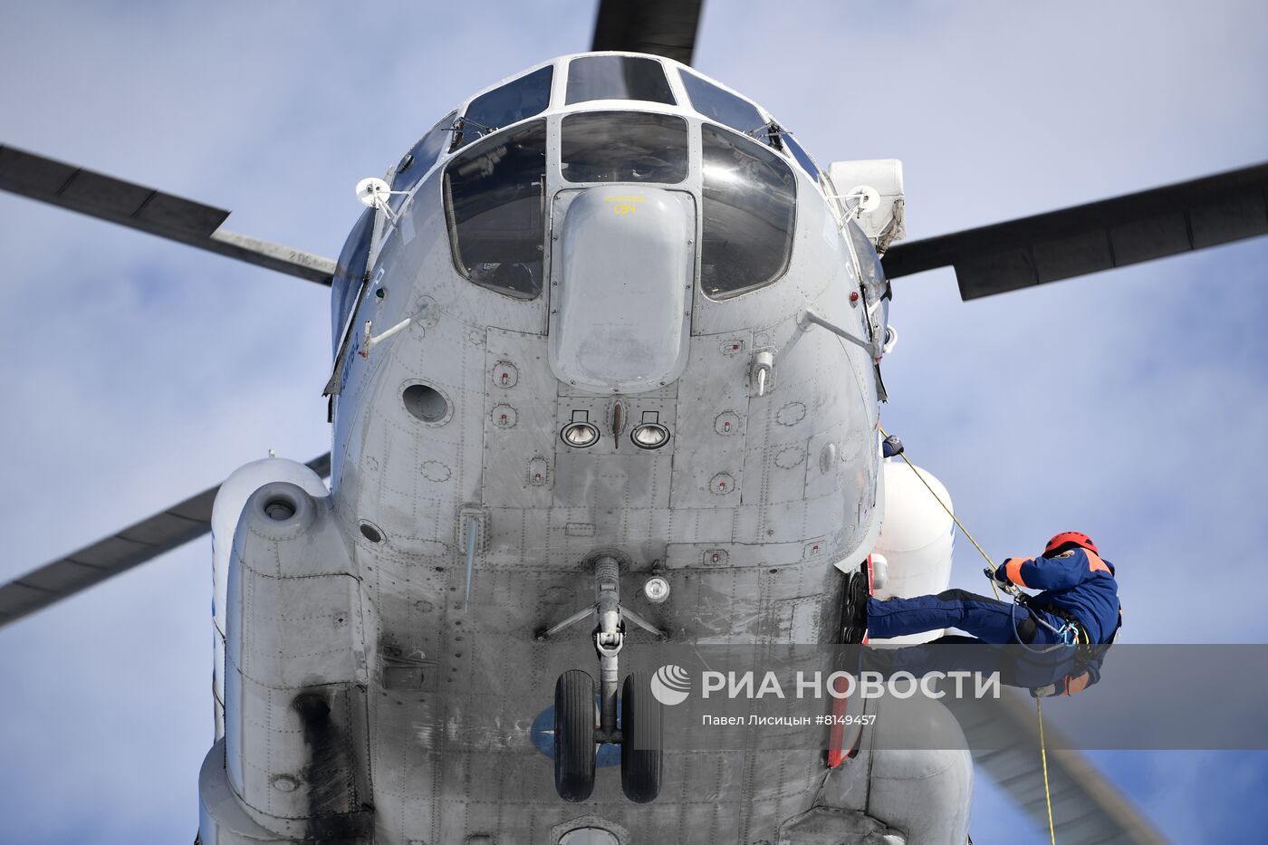 Десантная подготовка сотрудников МЧС РФ в Свердловской области