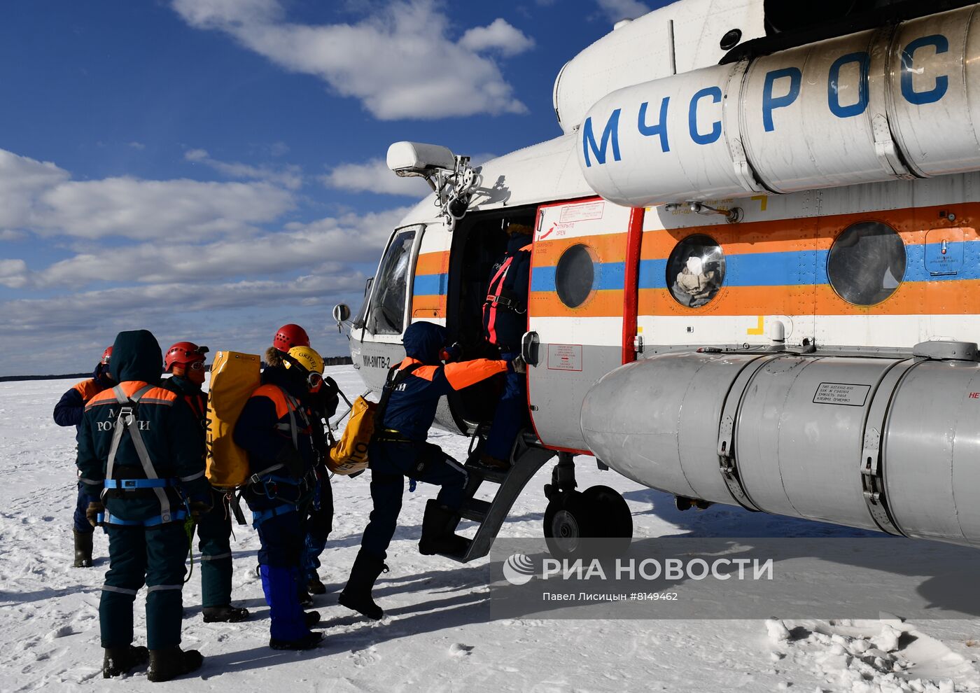 Десантная подготовка сотрудников МЧС РФ в Свердловской области 