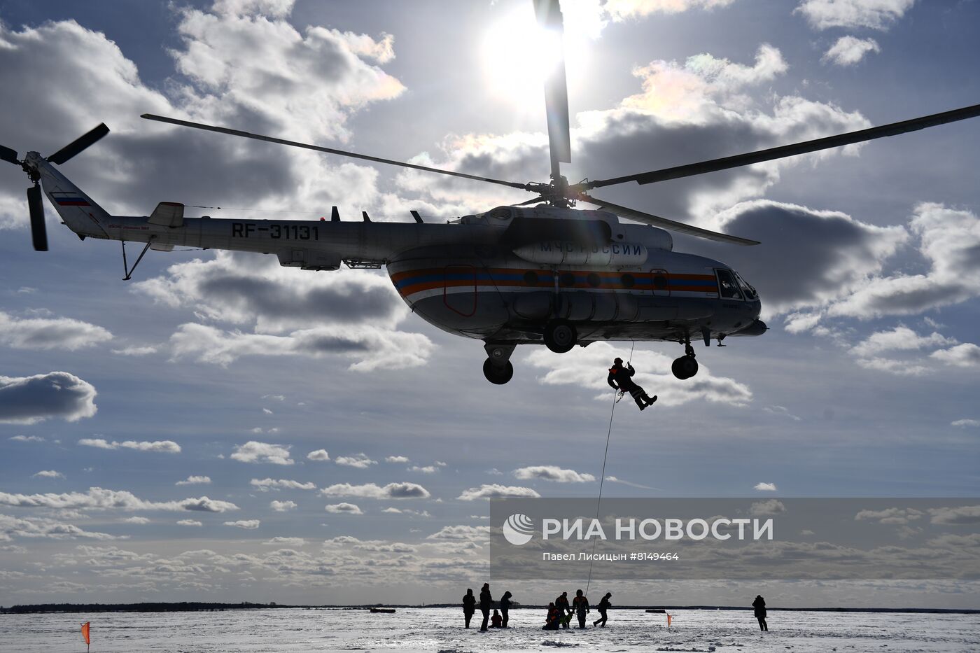 Десантная подготовка сотрудников МЧС РФ в Свердловской области