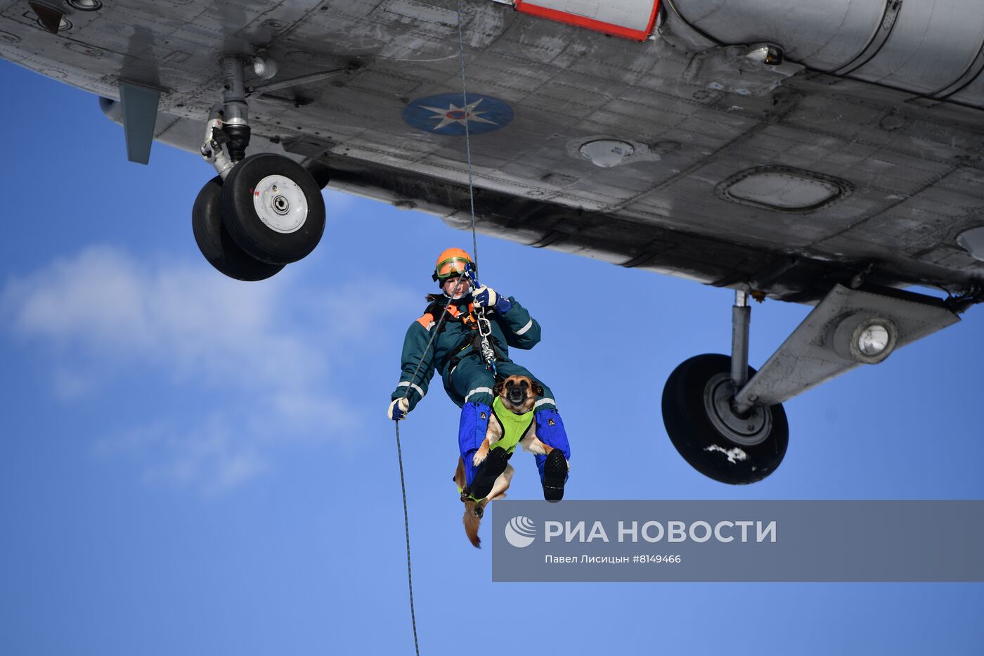 Десантная подготовка сотрудников МЧС РФ в Свердловской области 