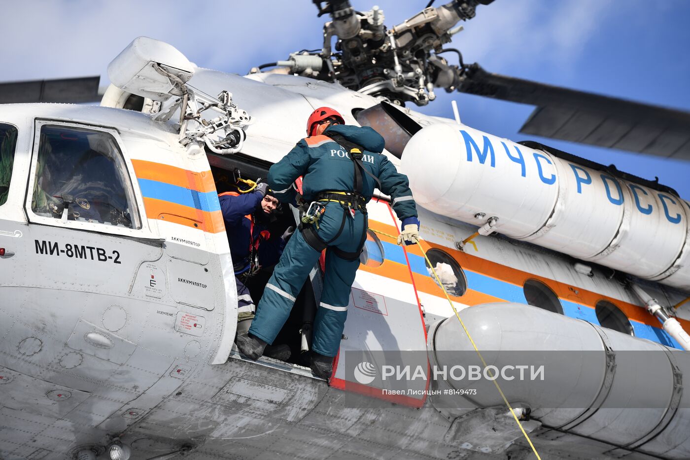 Десантная подготовка сотрудников МЧС РФ в Свердловской области