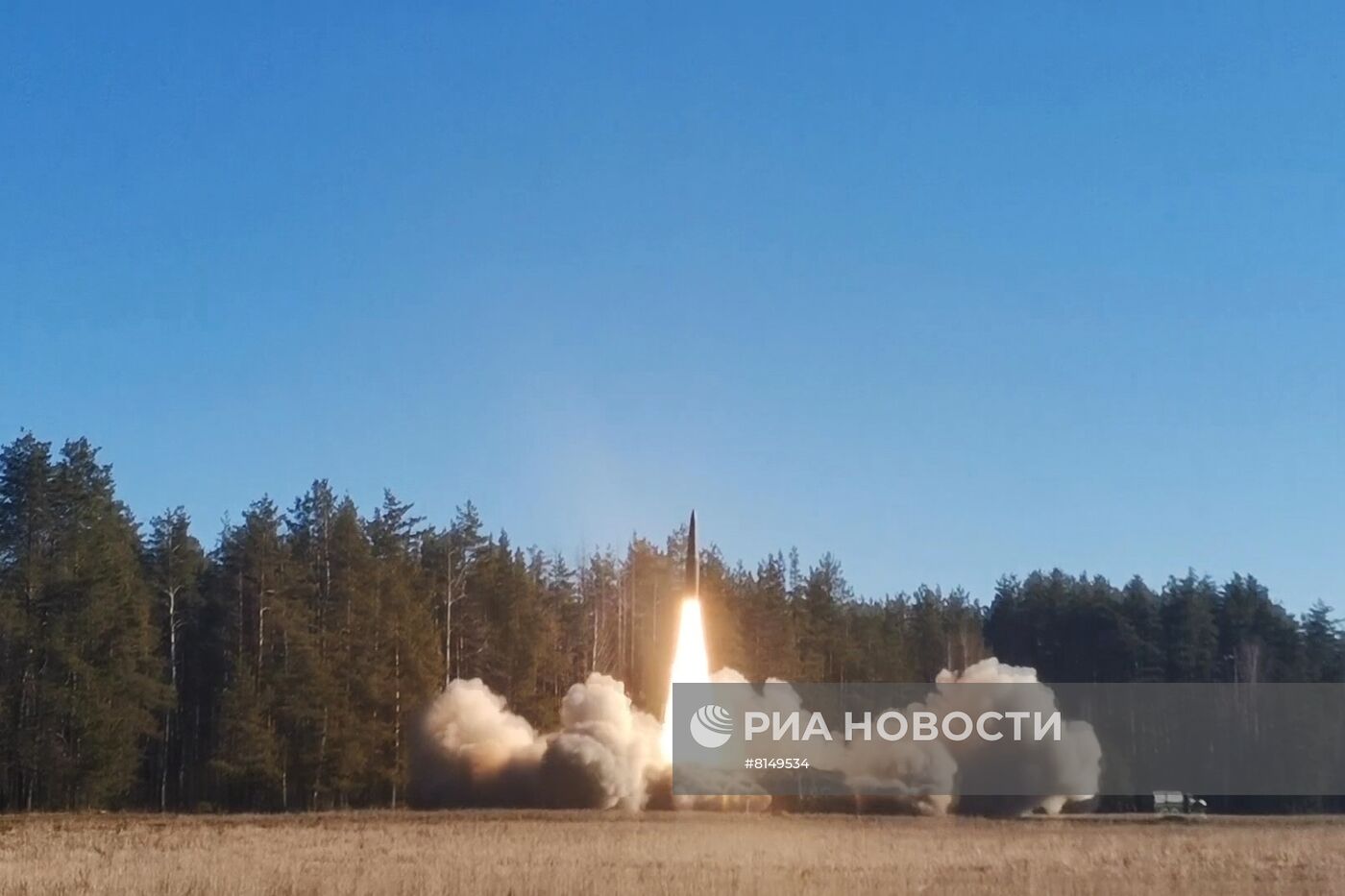 Работа расчетов ОТРК "Искандер" при нанесения ударов по военным объектам ВСУ