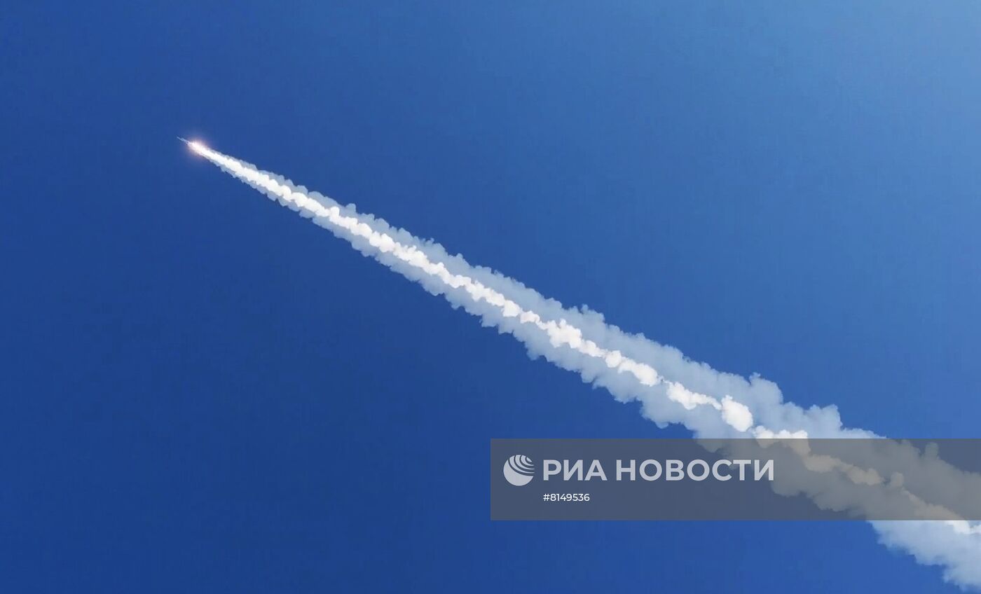 Работа расчетов ОТРК "Искандер" при нанесения ударов по военным объектам ВСУ