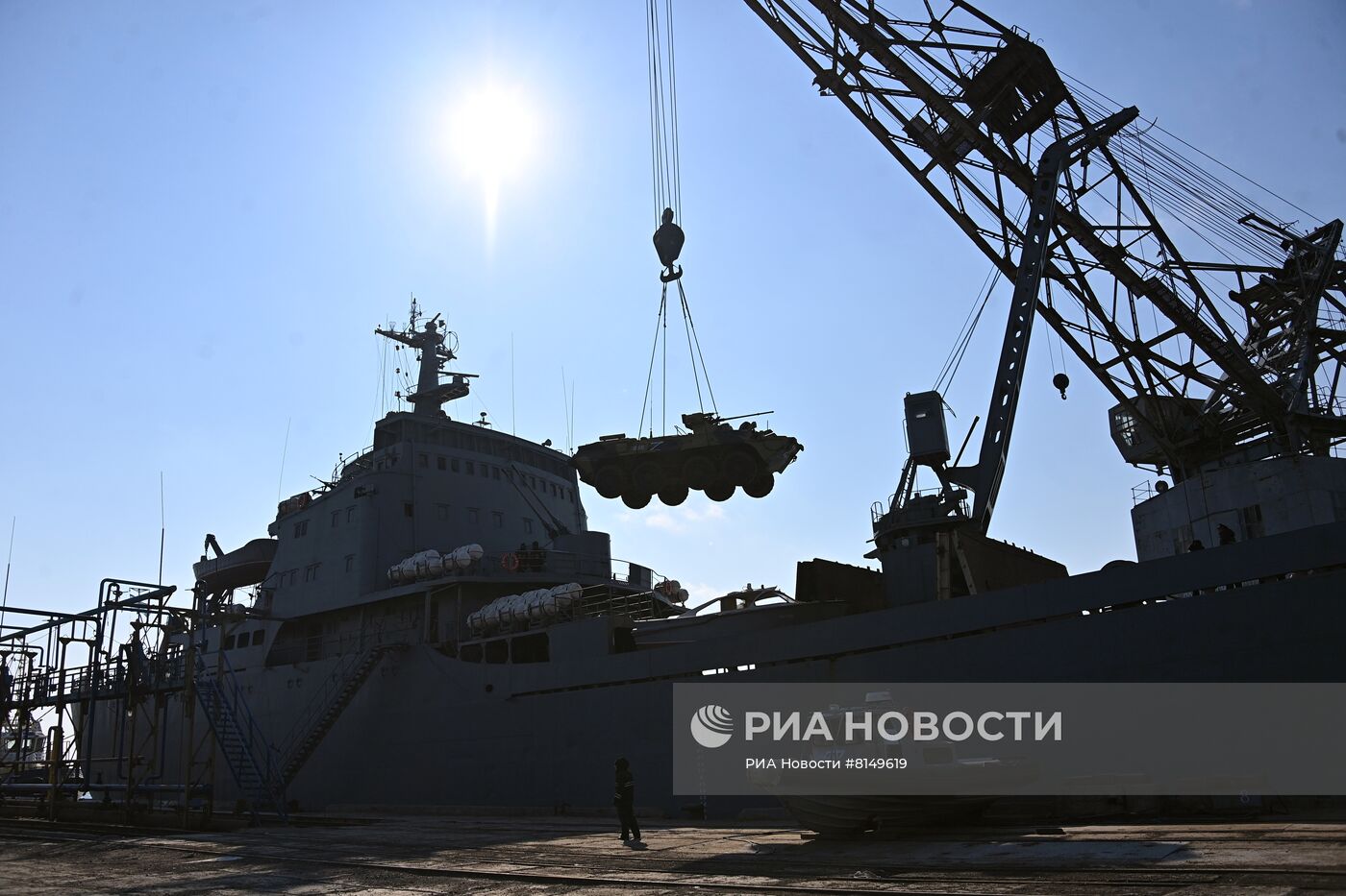 Первый российский корабль Черноморского флота "Орск" зашел в порт Бердянска