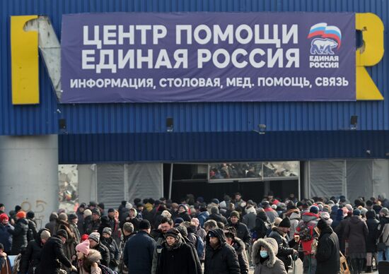 Партия "Единая Россия" открыла в Мариуполе центр гуманитарной помощи