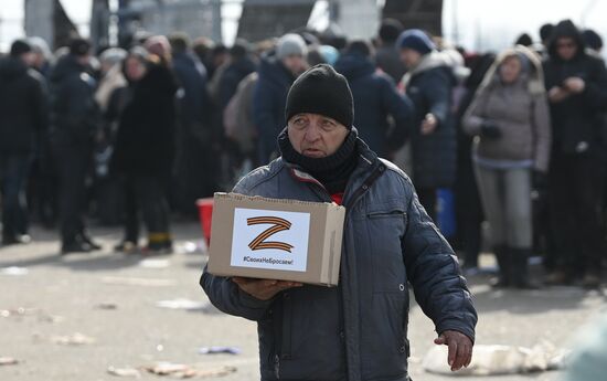 Партия "Единая Россия" открыла в Мариуполе центр гуманитарной помощи