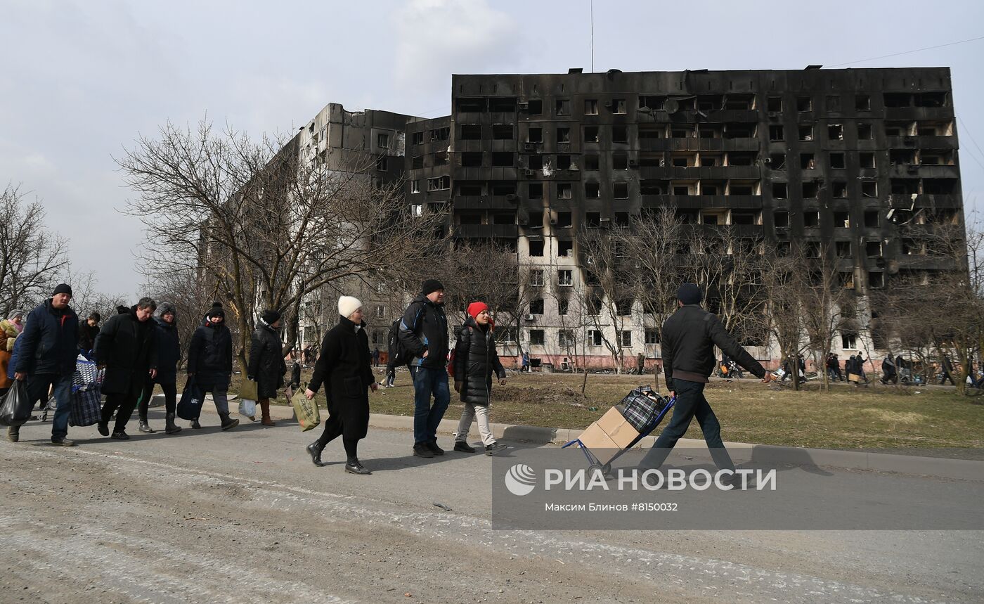 Партия "Единая Россия" открыла в Мариуполе центр гуманитарной помощи