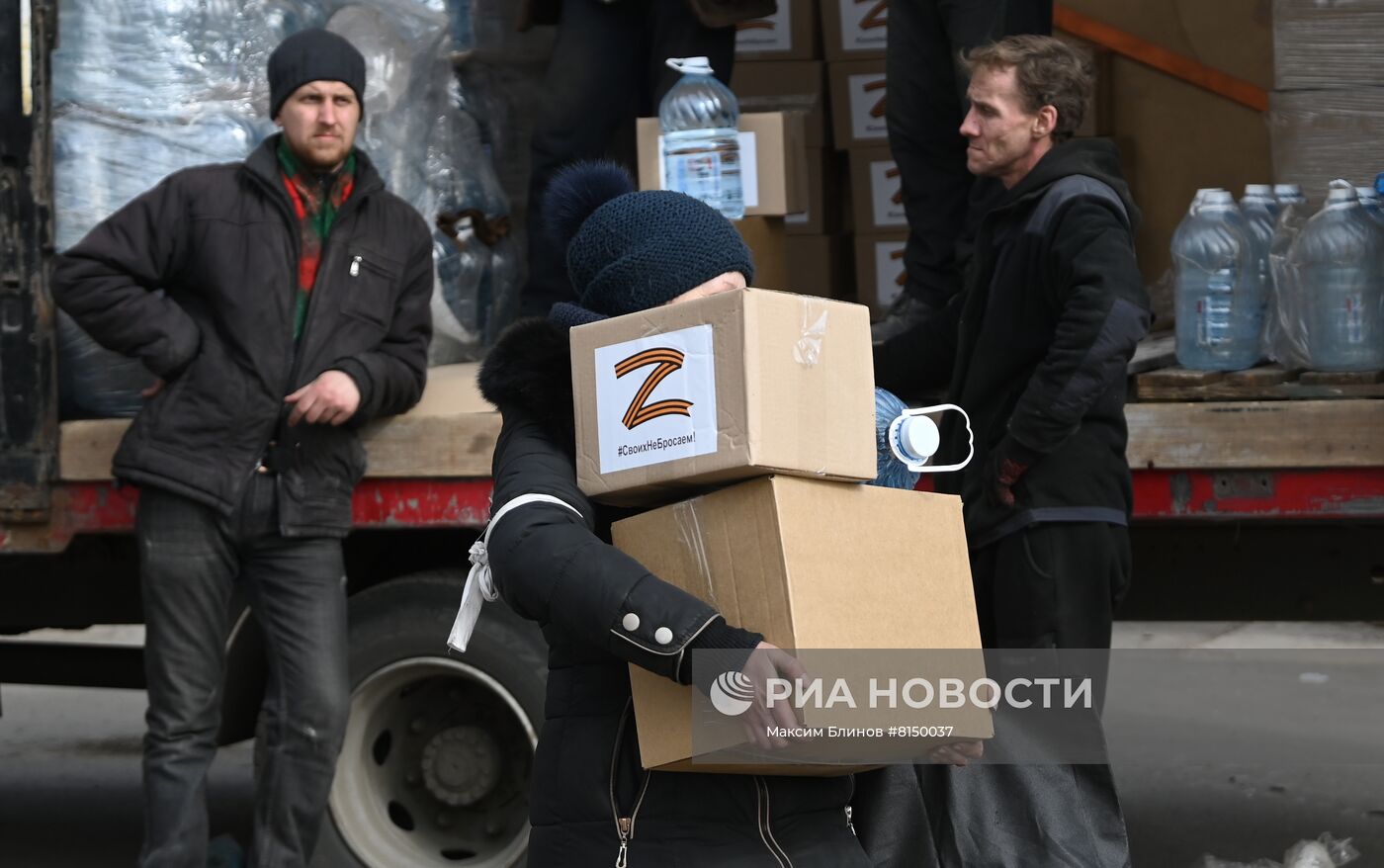 Партия "Единая Россия" открыла в Мариуполе центр гуманитарной помощи