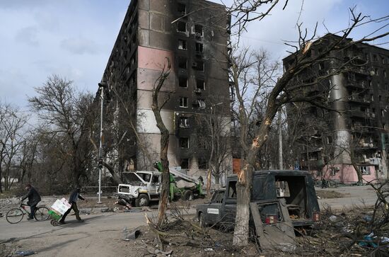 Партия "Единая Россия" открыла в Мариуполе центр гуманитарной помощи