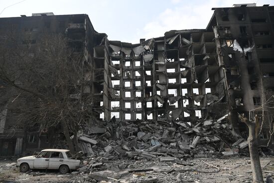 Партия "Единая Россия" открыла в Мариуполе центр гуманитарной помощи