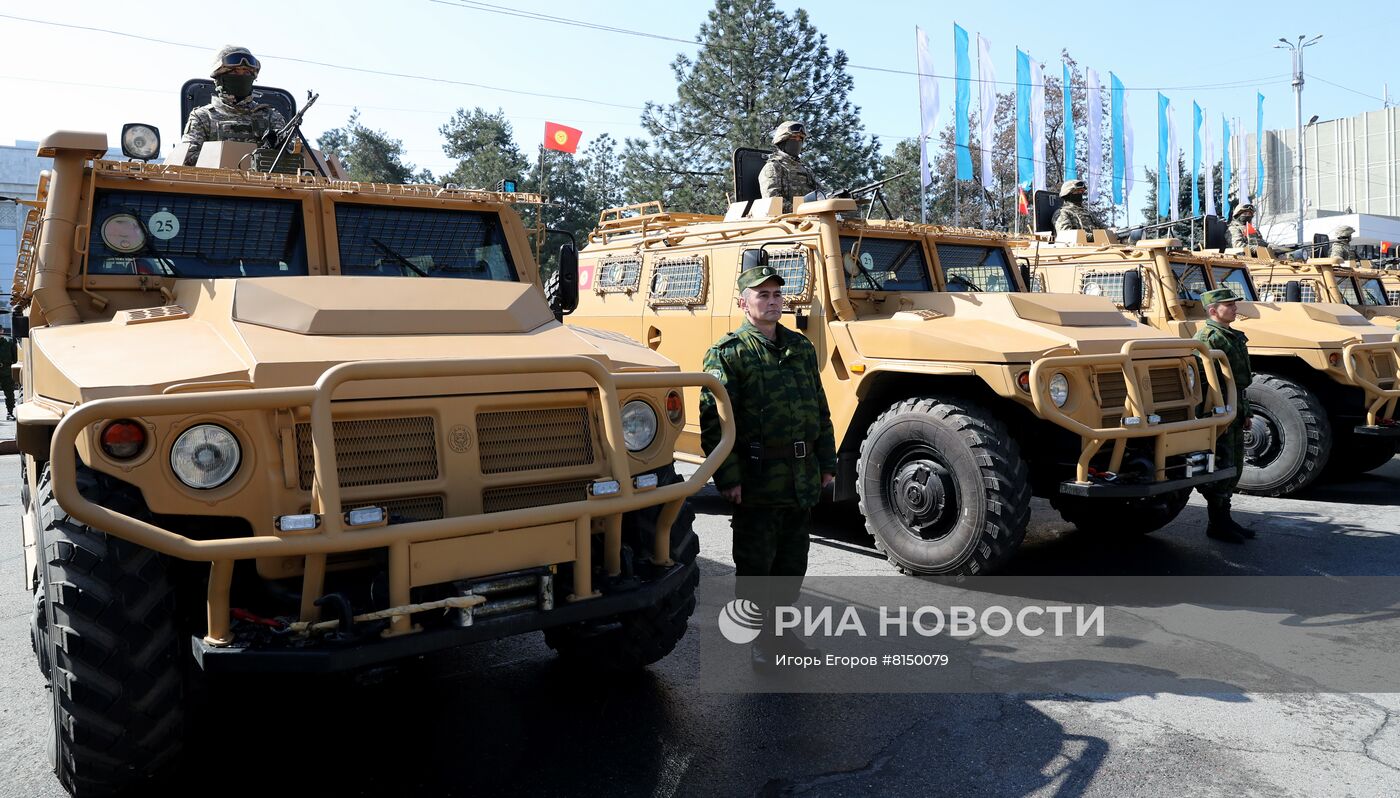 Передача российских военных автомобилей 