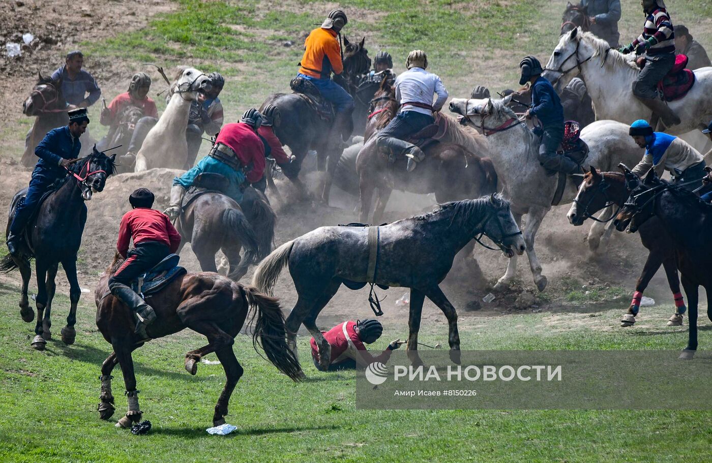 Конная игра Бузкаши в Дангаре