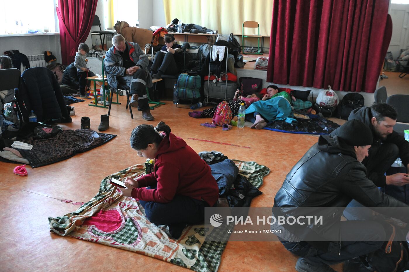 Беженцы из Мариуполя в селе Никольское