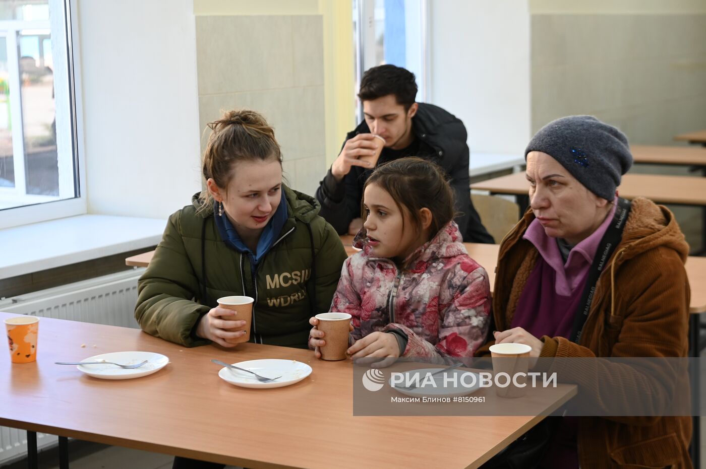 Беженцы из Мариуполя в селе Никольское