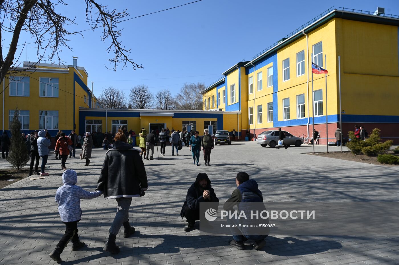 Беженцы из Мариуполя в селе Никольское