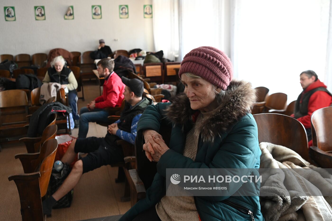 Беженцы из Мариуполя в селе Никольское
