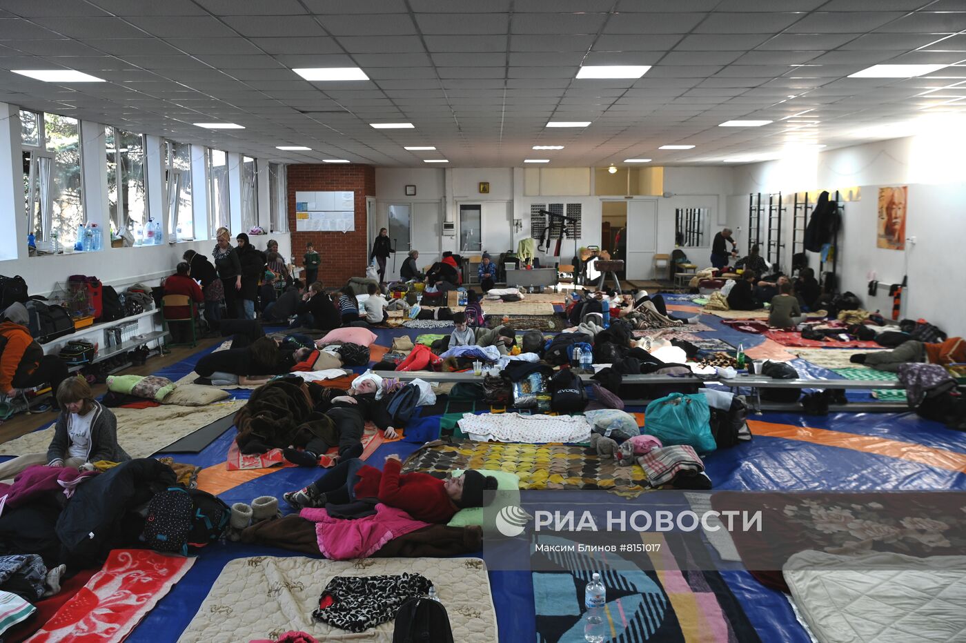 Беженцы из Мариуполя в селе Никольское