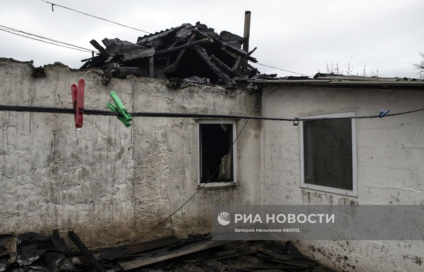 Последствия попадания ракетой "Точка У" в городе Ровеньки