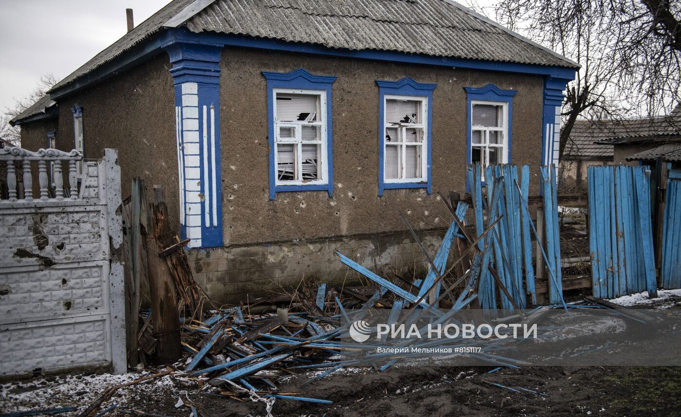 Последствия попадания ракетой "Точка У" в городе Ровеньки