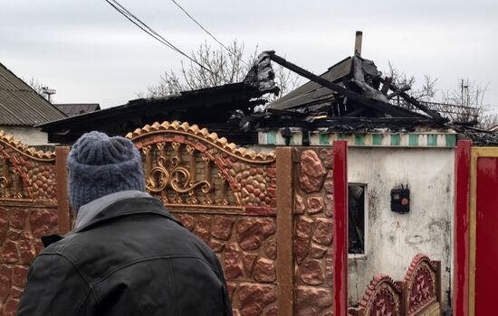 Последствия попадания ракетой "Точка У" в городе Ровеньки