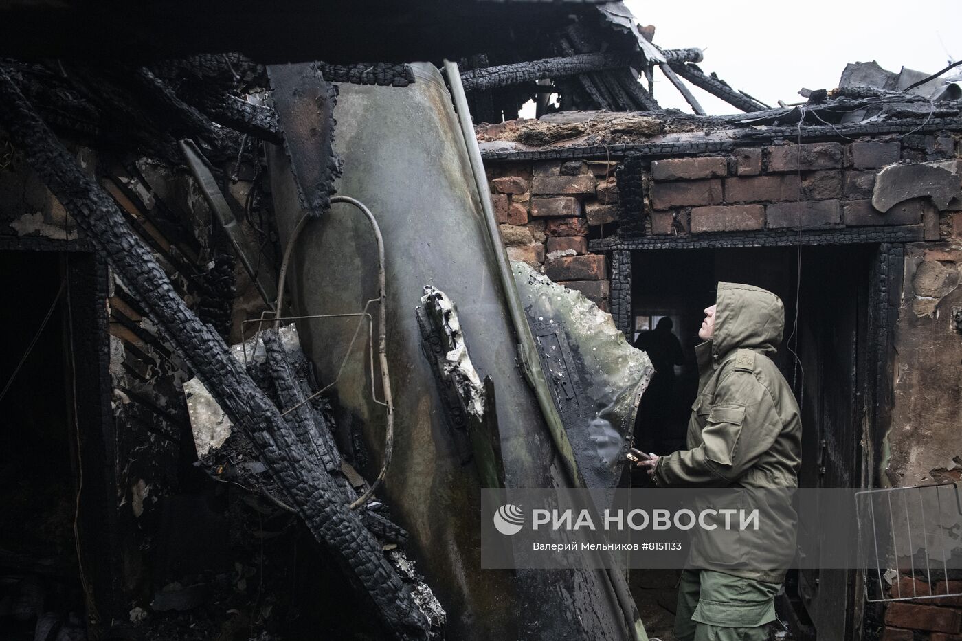 Последствия попадания ракетой "Точка У" в городе Ровеньки