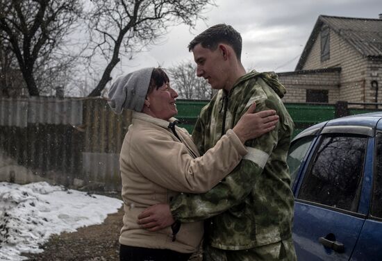 Воссоединение семьи на освобожденных Народной милицией ЛНР территориях