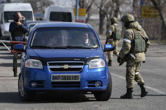 Сотрудники Росгвардии охраняют освобожденный Мелитополь