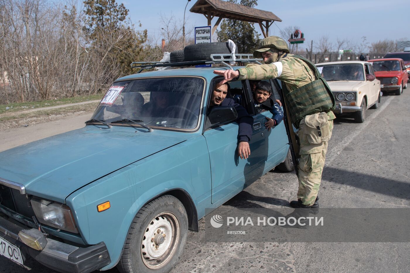 Сотрудники Росгвардии охраняют освобожденный Мелитополь