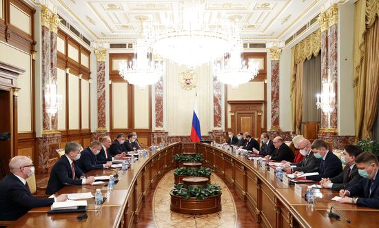 Премьер-министр РФ М. Мишустин встретился с членами фракции КПРФ