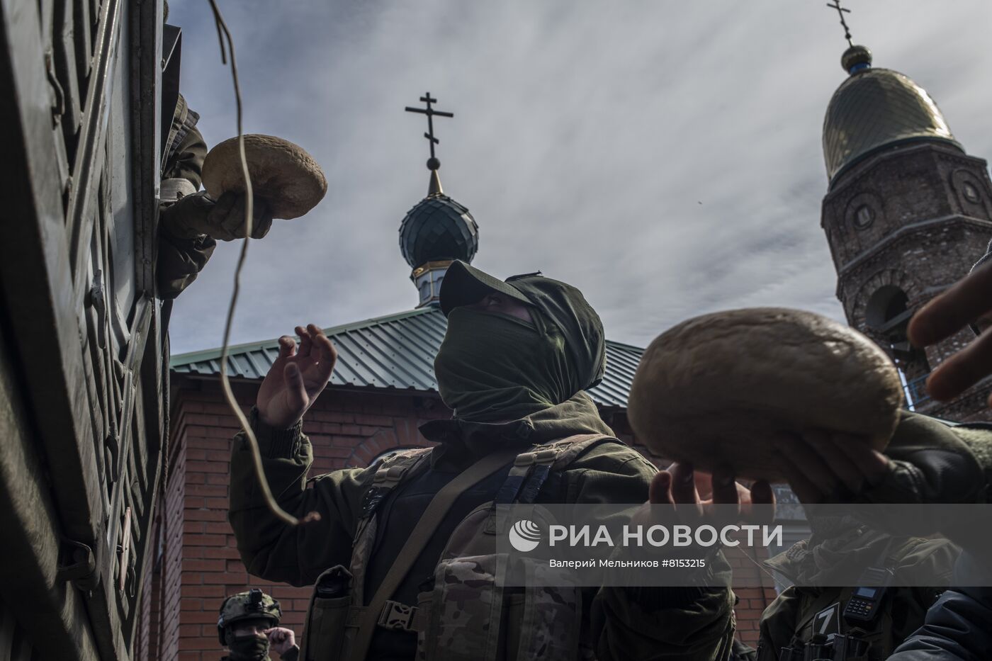 Мотоклуб "Ночные волки" передал гумпомощь жителям ЛНР