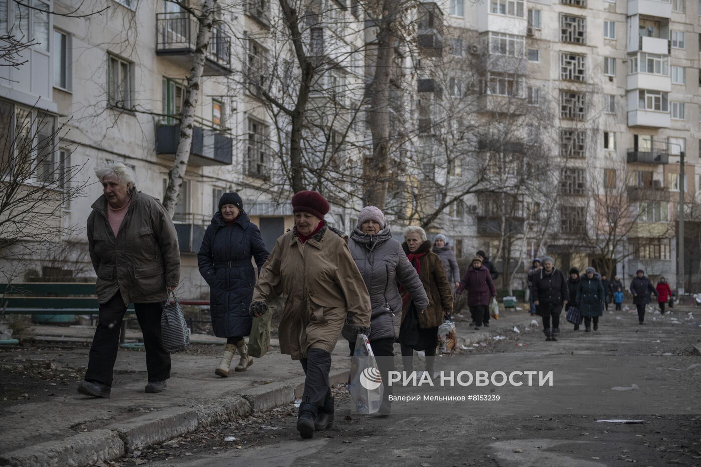 Мотоклуб "Ночные волки" передал гумпомощь жителям ЛНР