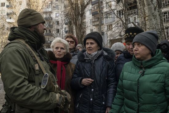 Мотоклуб "Ночные волки" передал гумпомощь жителям ЛНР