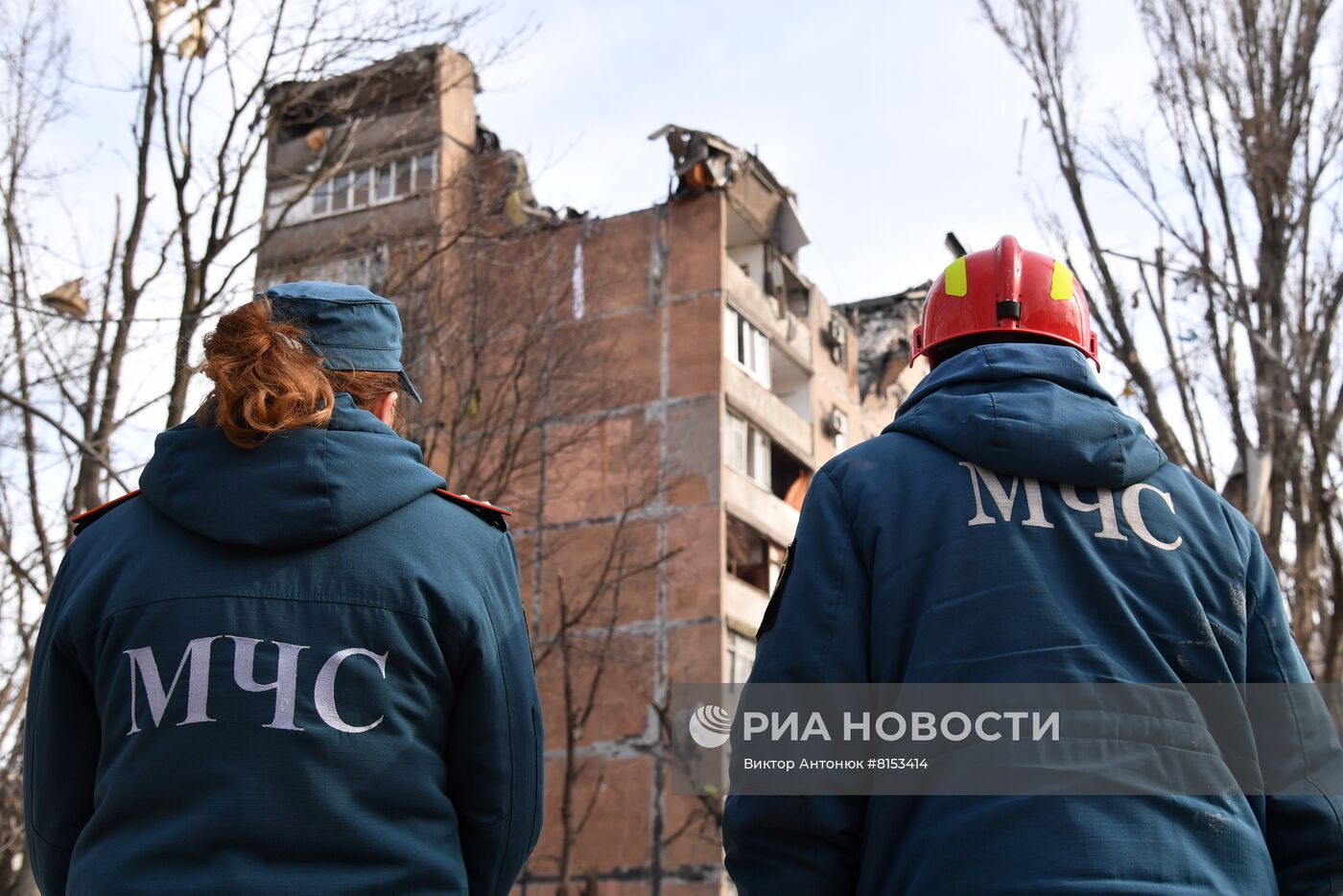 Последствия попадания снаряда ВСУ в жилой дом в Донецке