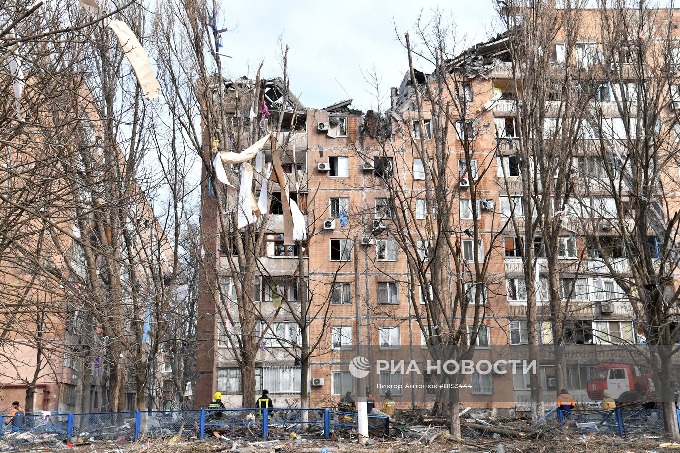 Последствия попадания снаряда ВСУ в жилой дом в Донецке | РИА Новости  Медиабанк