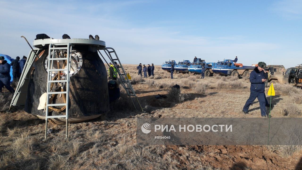 Посадка спускаемого аппарата пилотируемого корабля  "Союз МС-19" в Казахстане 
