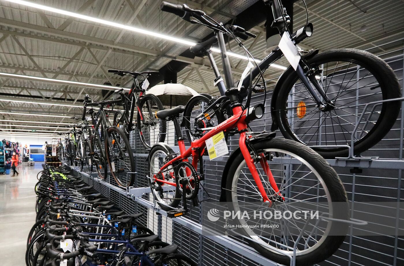 Компания Decathlon приостанавливает работу в России