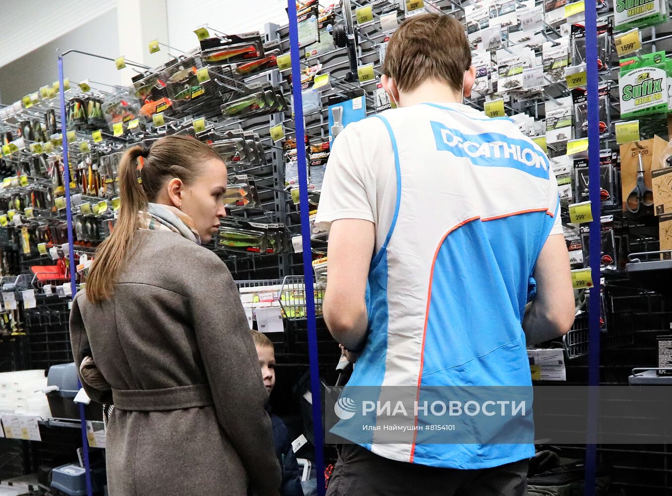 Компания Decathlon приостанавливает работу в России