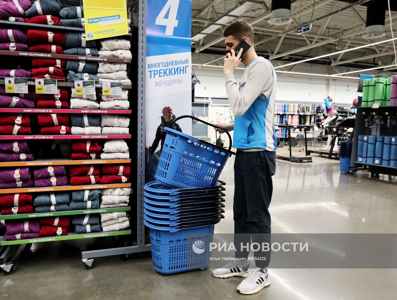 Компания Decathlon приостанавливает работу в России