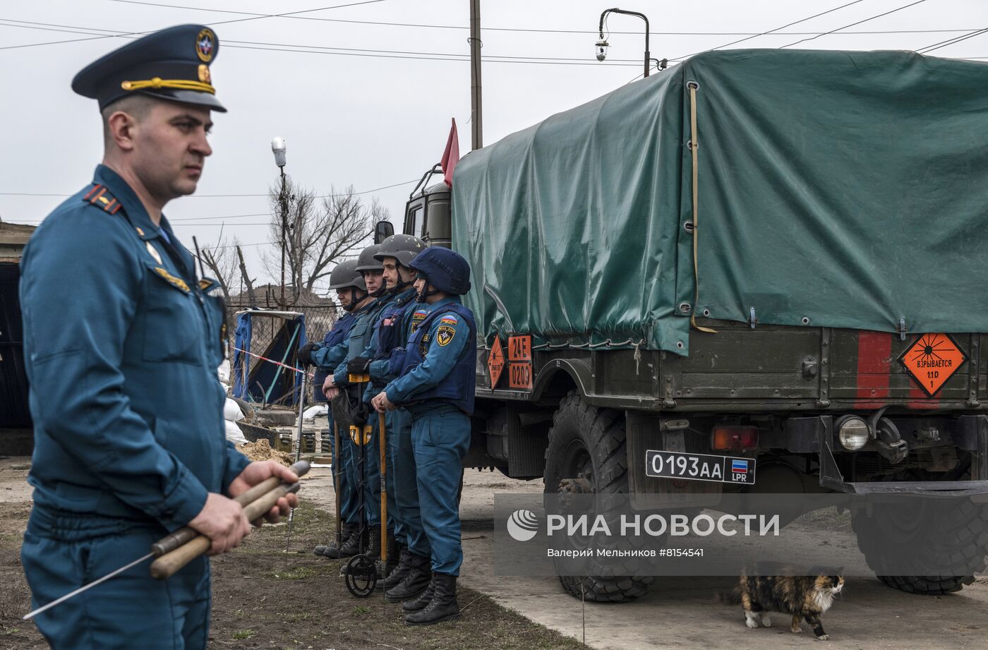 Саперы МЧС ЛНР обследуют территорию Луганской ТЭС