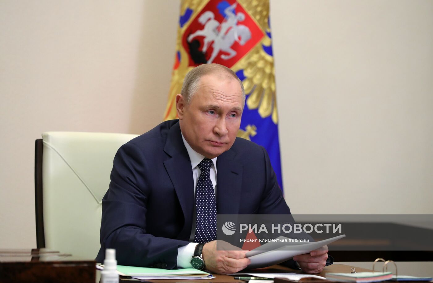 Президент РФ В. Путин провел совещание по развитию авиаперевозок и авиастроения