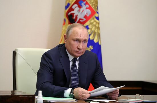 Президент РФ В. Путин провел совещание по развитию авиаперевозок и авиастроения