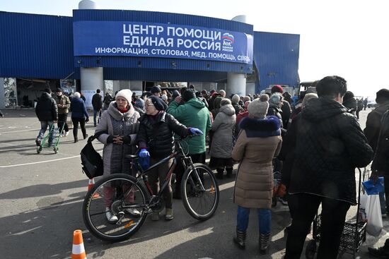 Раздача гумпомощи в Мариуполе