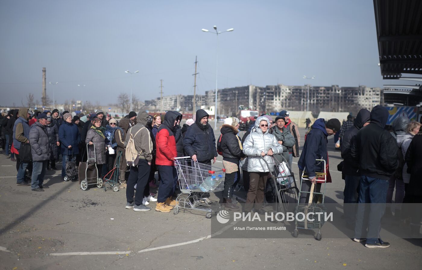 Раздача гумпомощи в Мариуполе