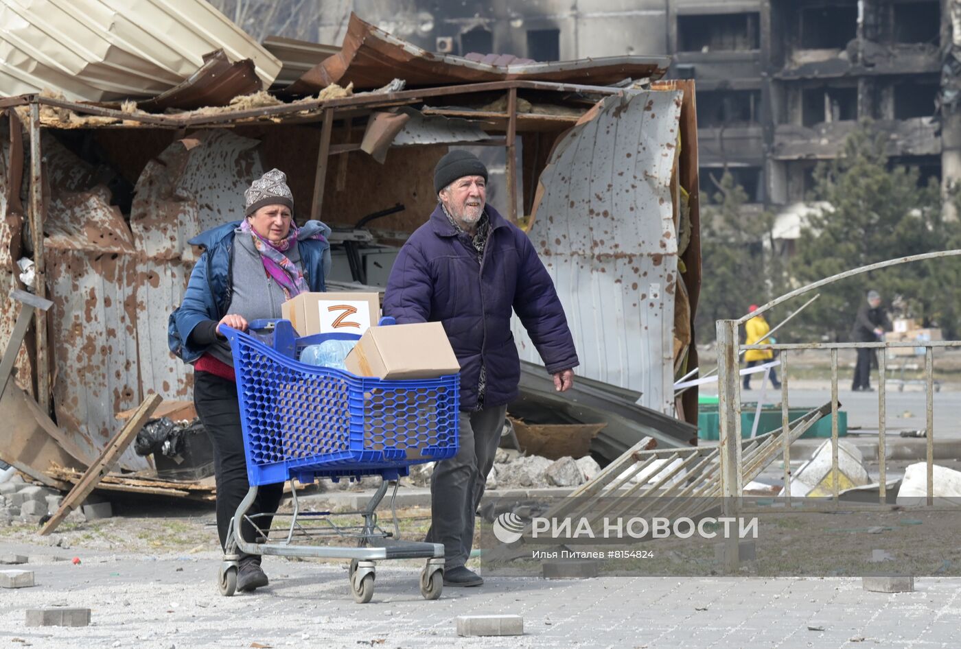 Раздача гумпомощи в Мариуполе