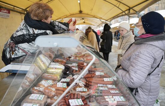 В Москве открылись ярмарки выходного дня