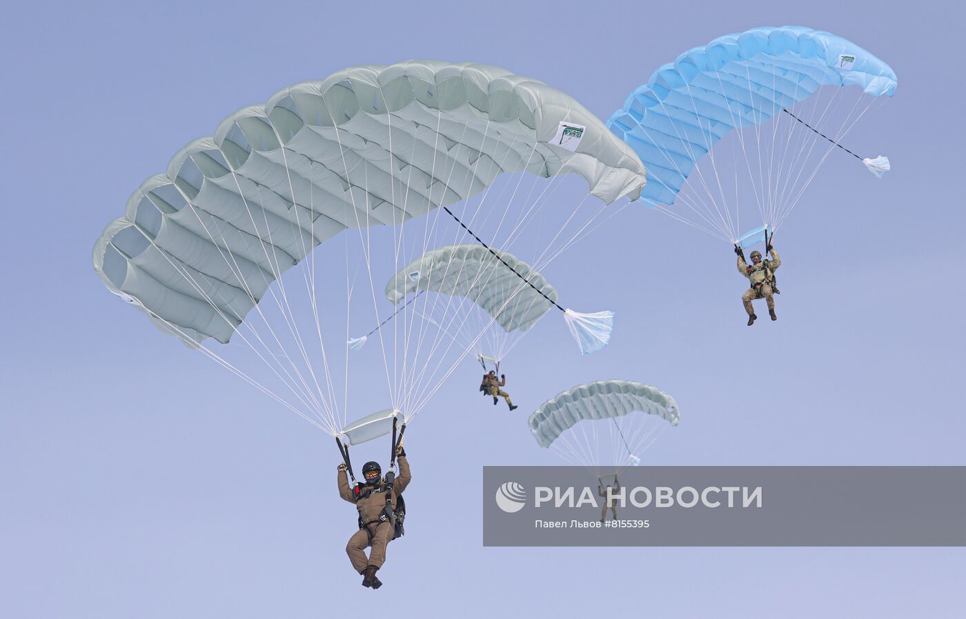 Прыжки парашютистов Северного флота в поддержку спецоперации ВС РФ на Украине