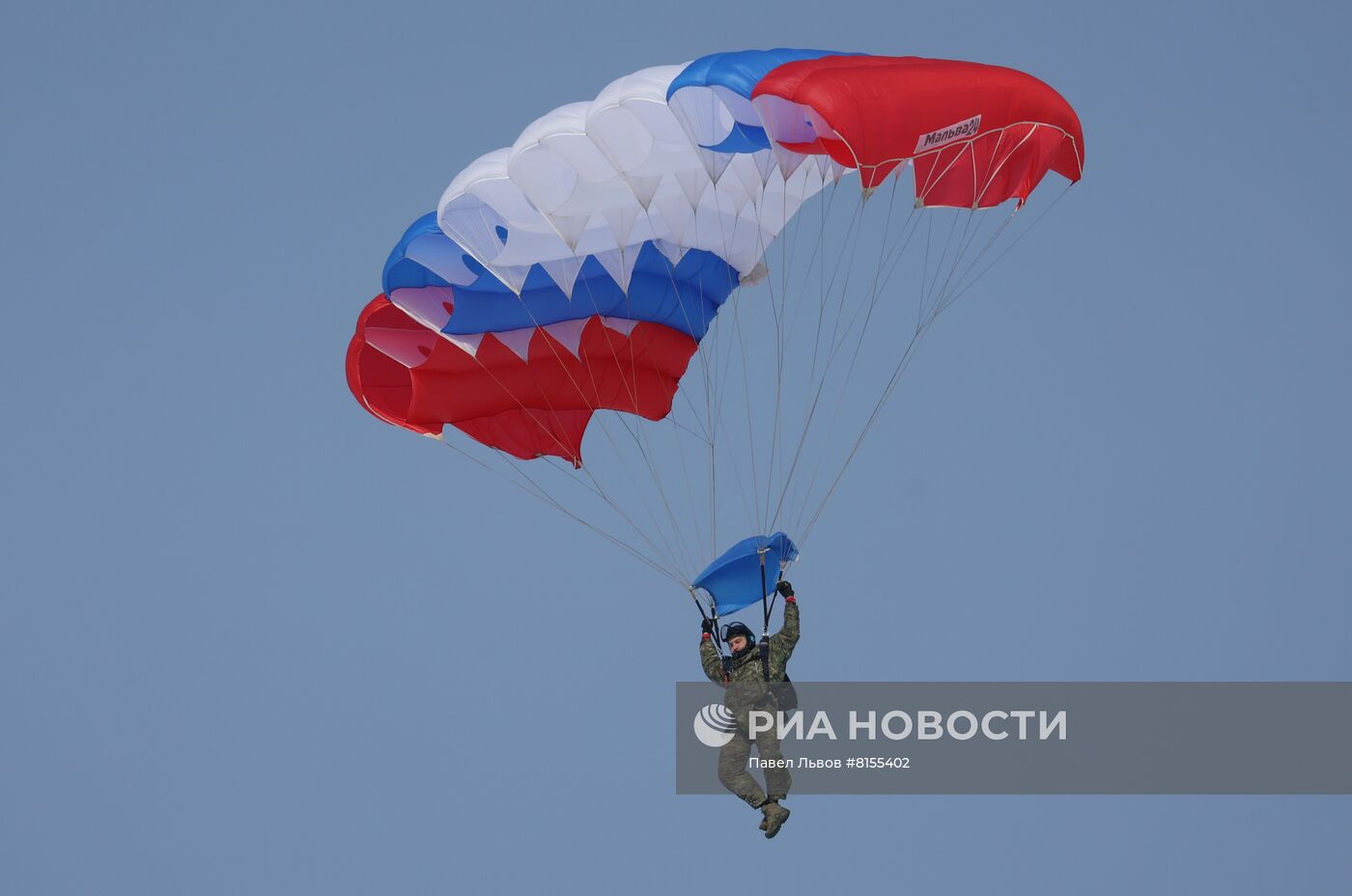 Прыжки парашютистов Северного флота в поддержку спецоперации ВС РФ на Украине